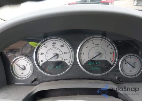 2010 Chrysler Town & Country Touring из США, поврежденный, VIN 2A4RR5D16AR305744